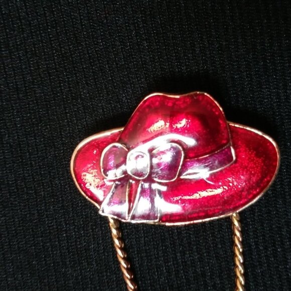 Red hat enamel pin brooch chained Red Hat society red gold purple beautiful - Picture 6 of 7